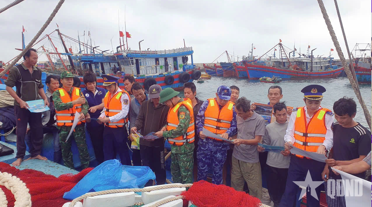 Bộ tư lệnh Vùng Cảnh sát biển 1 phối hợp tuyên truyền phòng, chống khai thác IUU tại Đặc khu Bạch Long Vĩ